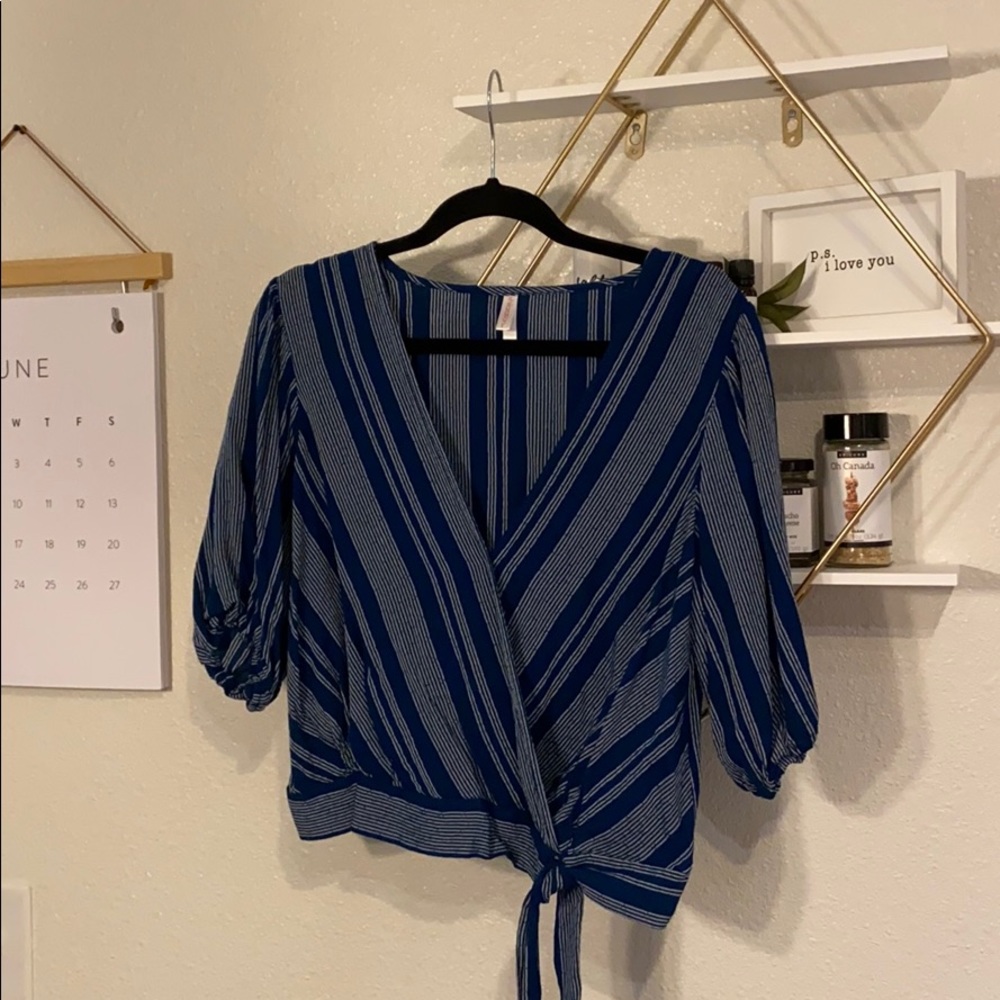 🌻Navy Blue & White Striped Top🌻